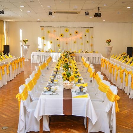 Hotel Magistern Konferencia Es Wellnesshotel 希欧福克 外观 照片
