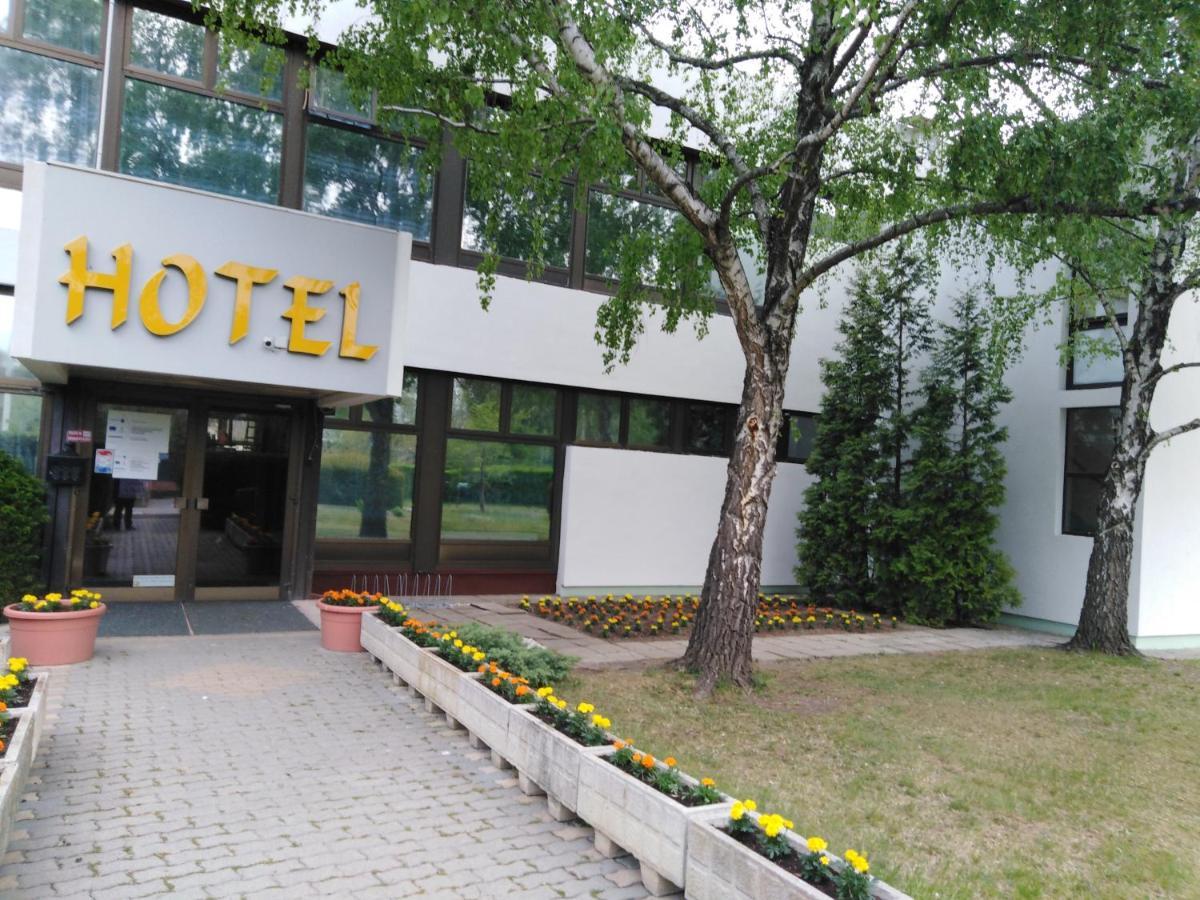 Hotel Magistern Konferencia Es Wellnesshotel 希欧福克 外观 照片