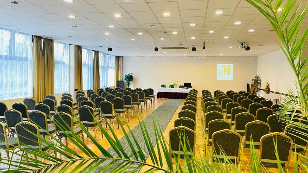 Hotel Magistern Konferencia Es Wellnesshotel 希欧福克 外观 照片