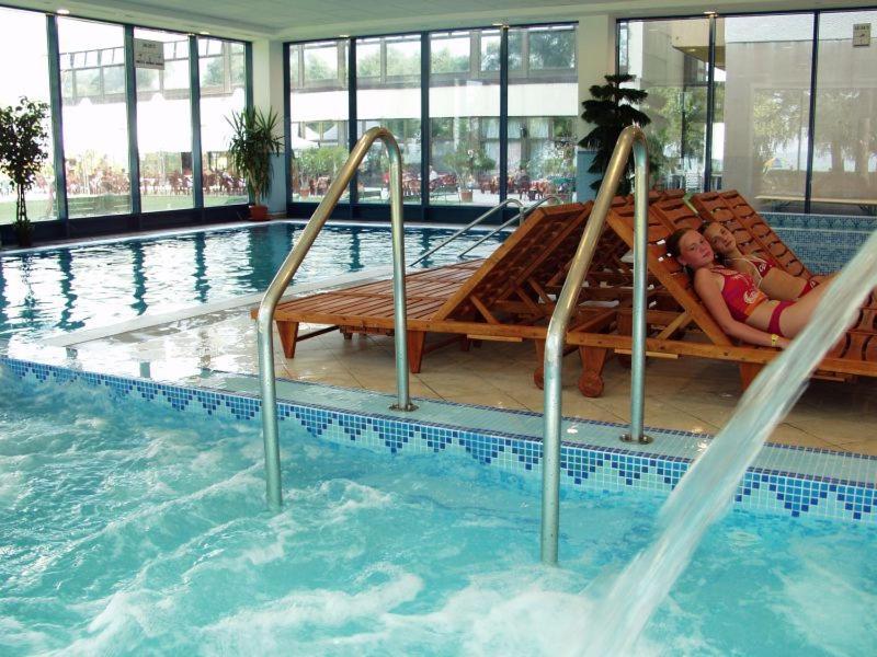 Hotel Magistern Konferencia Es Wellnesshotel 希欧福克 外观 照片