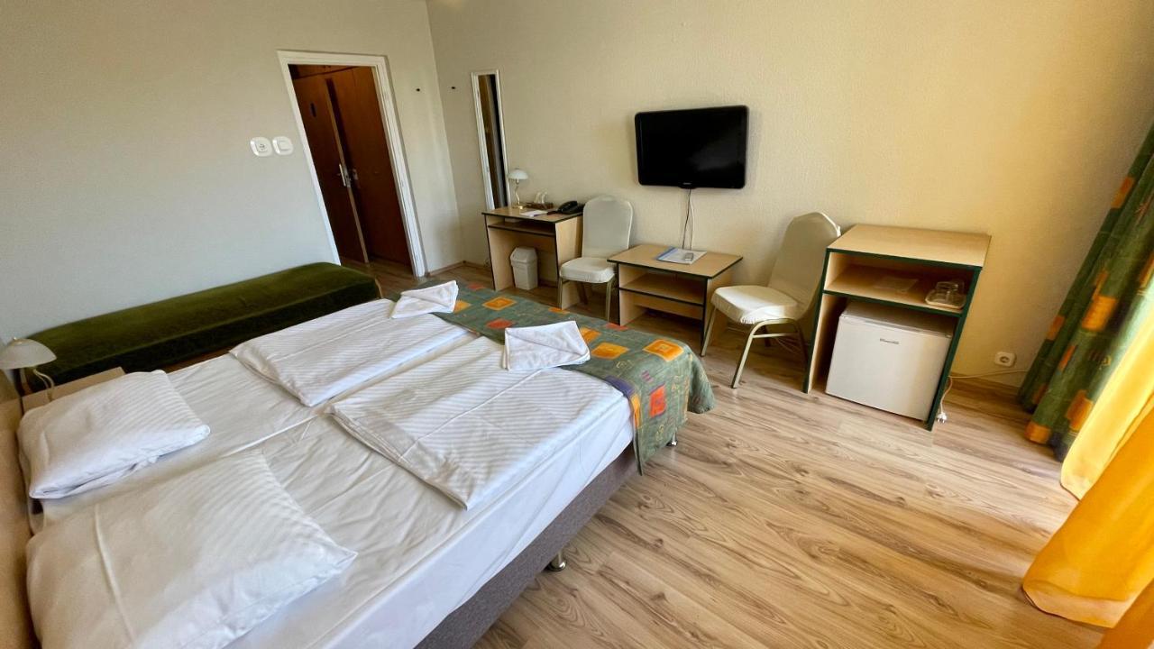 Hotel Magistern Konferencia Es Wellnesshotel 希欧福克 外观 照片