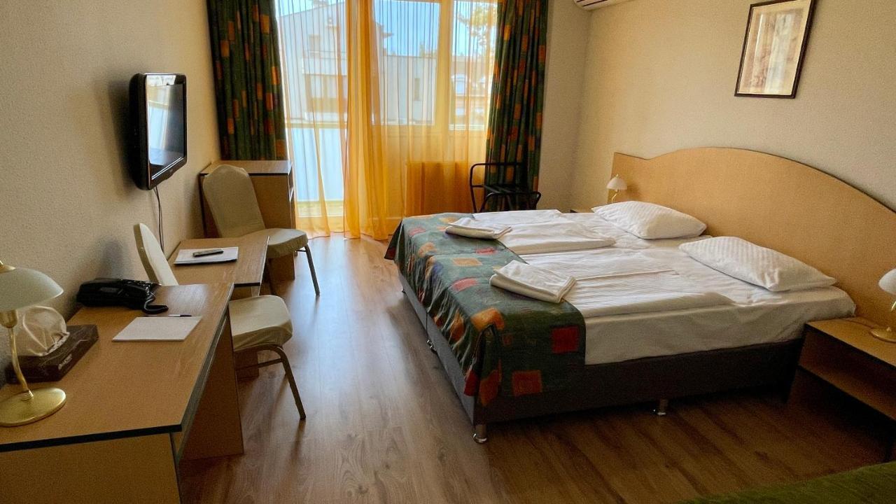 Hotel Magistern Konferencia Es Wellnesshotel 希欧福克 外观 照片