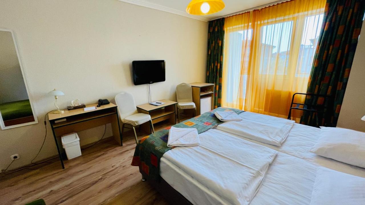 Hotel Magistern Konferencia Es Wellnesshotel 希欧福克 外观 照片